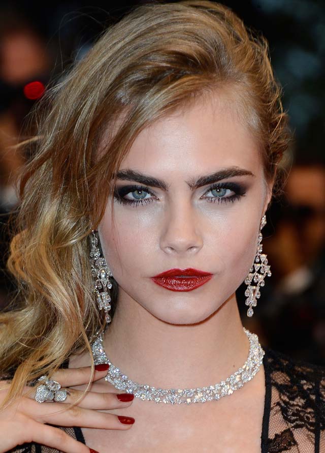 Cara Delevingne Model, Cara Delevingne Sienne Miller Kiss, Cara Delevingne Ex-Girlfriend One Direction, Cara Delevingne Harry Styles Dating, Cara Delevingne Harry Styles Back Together, Cara Delevingne Burberry, Cara Delevingne Runway Fashion Show, Cara Delevingne Sexy Photos, Cara Delevingne Hot Photos, Cara Delevingne One Direction