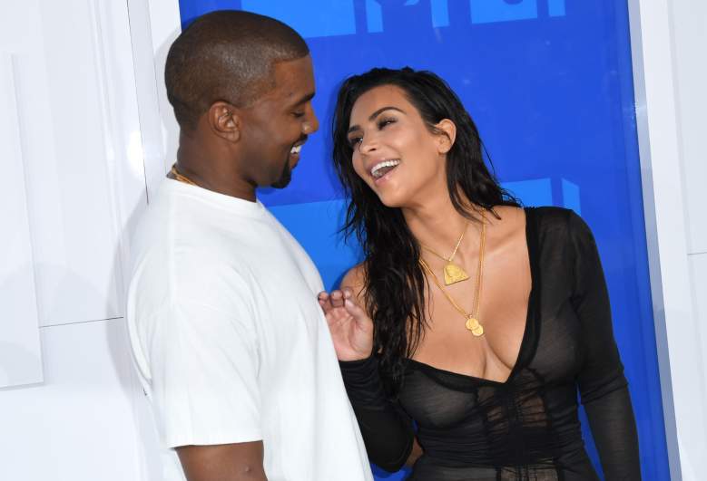Kim Kardashian and Kanye West arrive for the 2016 MTV Video Music Awards August 28, 2016 at Madison Square Garden in New York. / AFP / Angela Weiss (Photo credit should read ANGELA WEISS/AFP/Getty Images)