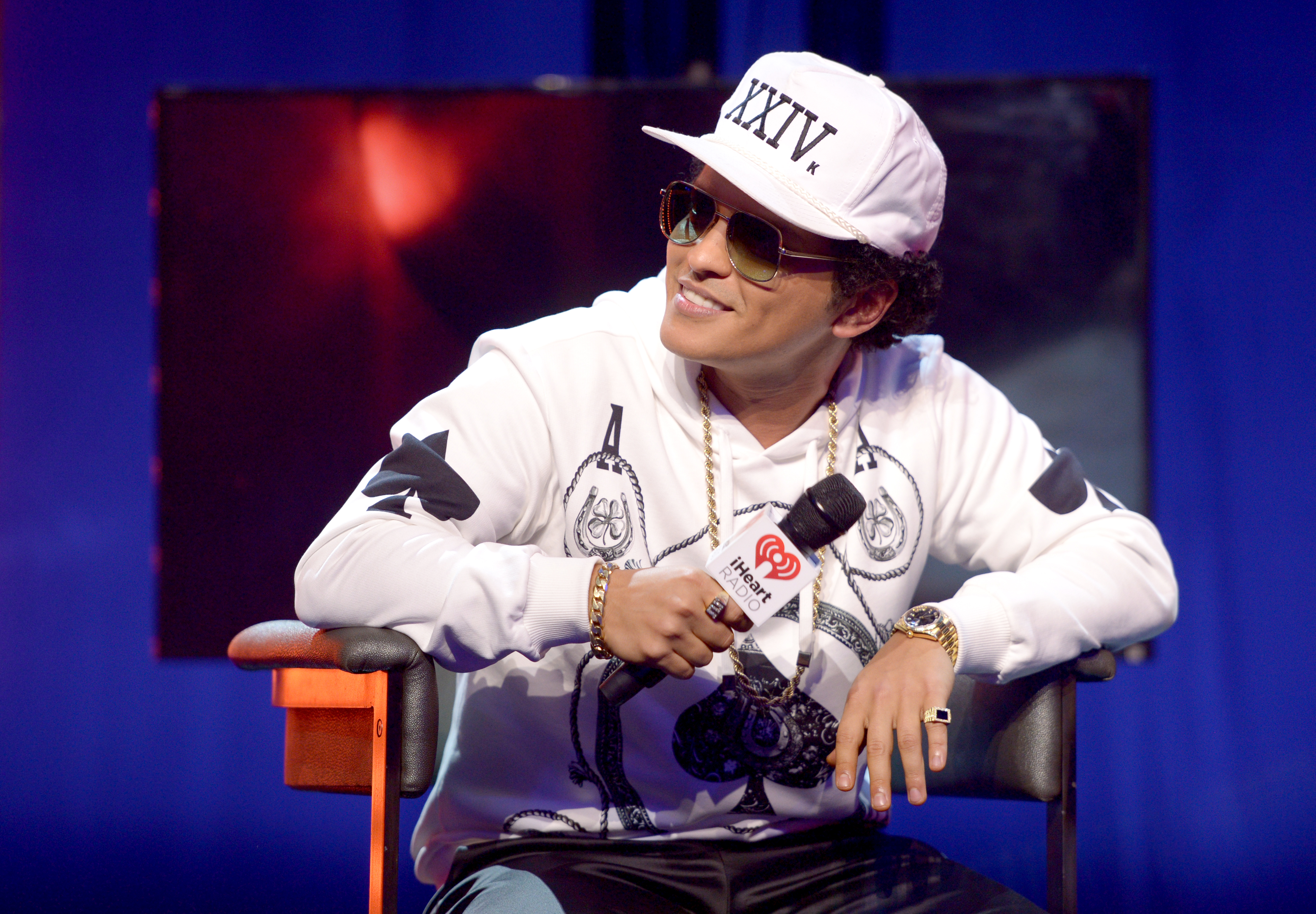 Bruno Mars speaks with JoJo on November 17, 2016 in Burbank, California. (Photo by Matt Winkelmeyer/Getty Images for iHeartMedia)