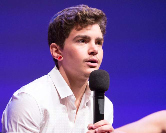 Callie Aaron The Fosters, Callie's boyfriend on The Fosters, who is callie dating on the fosters, who plays aaron on the fosters, the fosters as elliot fletcher, elliot fletcher transgender