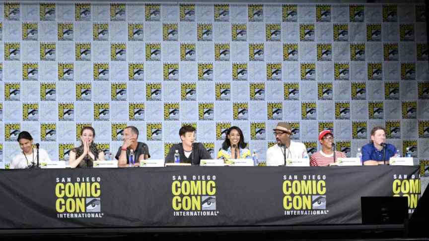 Arrow, Flash, Supergirl, Legends Four Way Crossover, crossover date the flash, crossover premiere cw shows