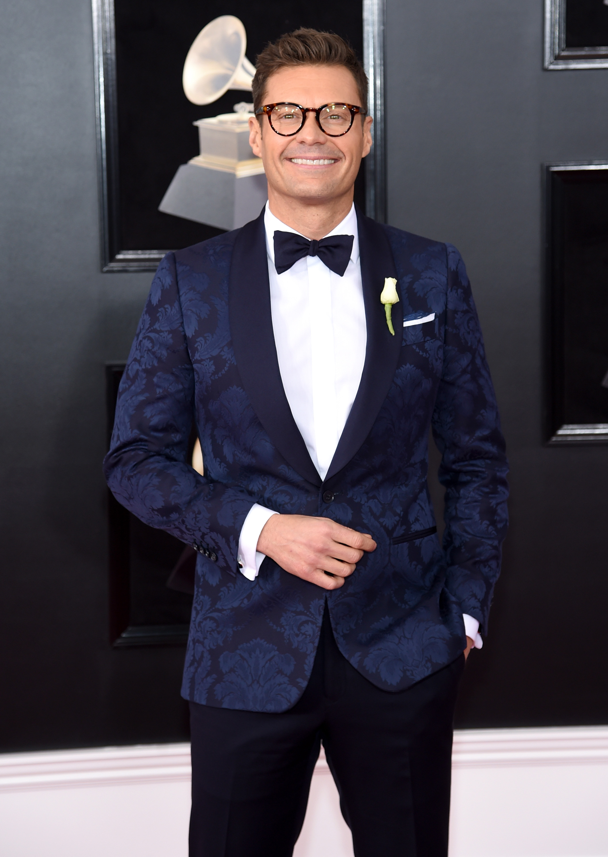 Ryan Seacrest The Grammys, White rose the grammys 2018 