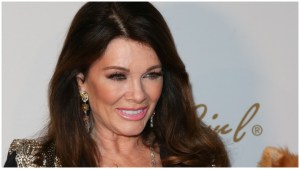 why is no one speaking to lisa vanderpump on real housewives of beverly hills season 10, lisa vanderpump rhobh