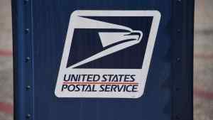 Is mail delivered on Thanksgiving?