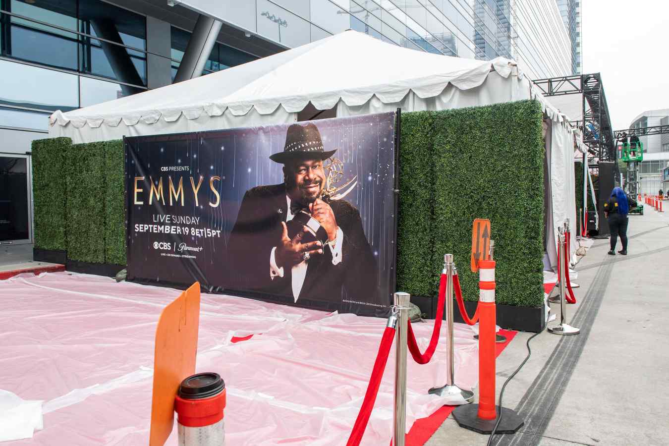 E! Red Carpet Emmys 2021