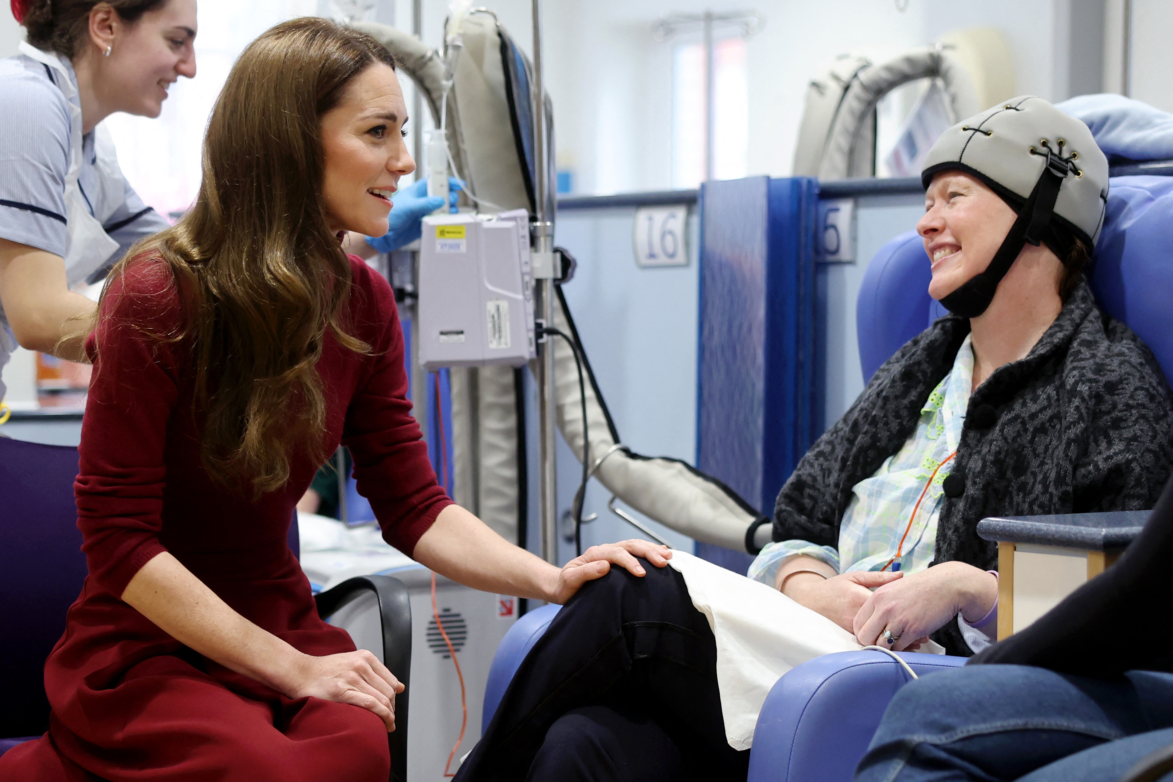 BRITAIN-ROYALS Kate Middleton visiting a cancer patient.