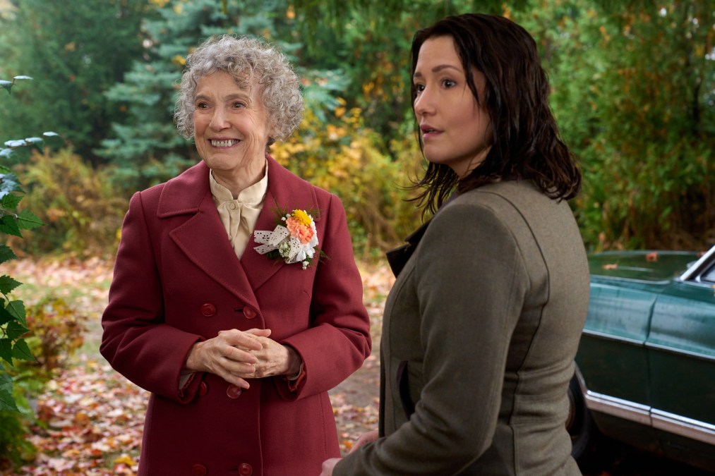 Back in the 1970s, Fern is dressed up talking to Kat with wet hair