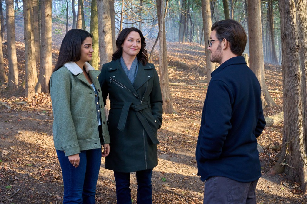 Alice, Kat and Elliot talk outside