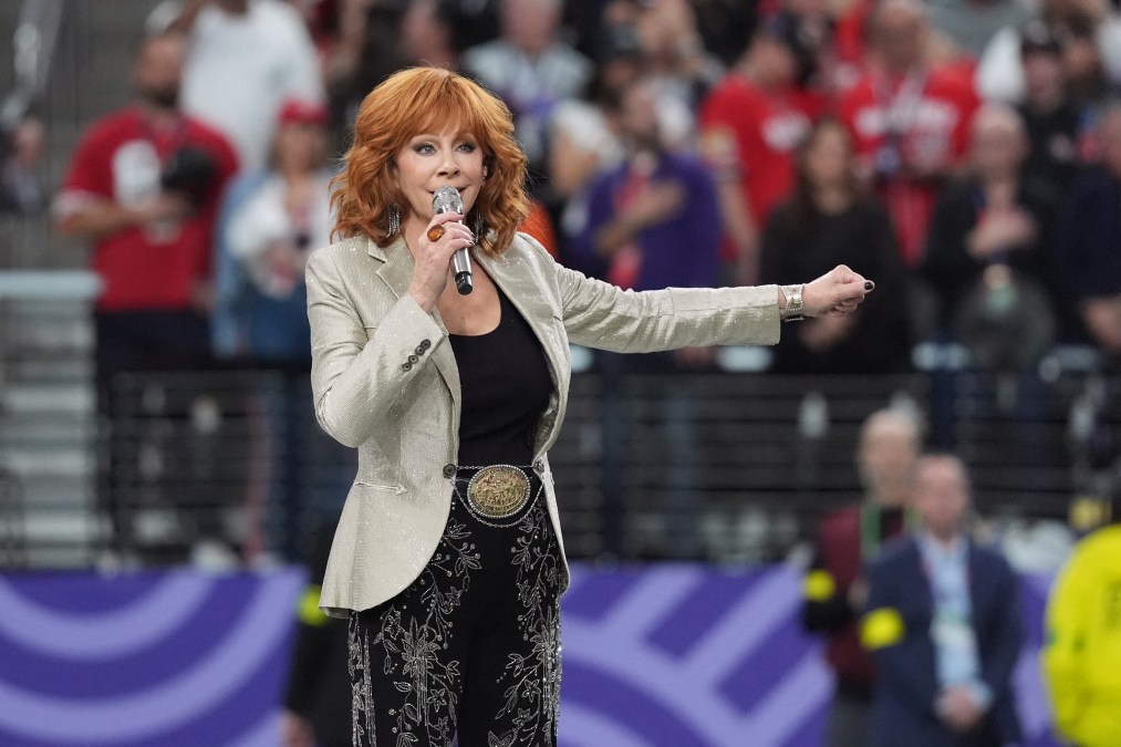 Reba McEntire singing into a microhone