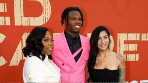 Travis Hunter poses at the NFL draft with his mother and Leanna Lenee.