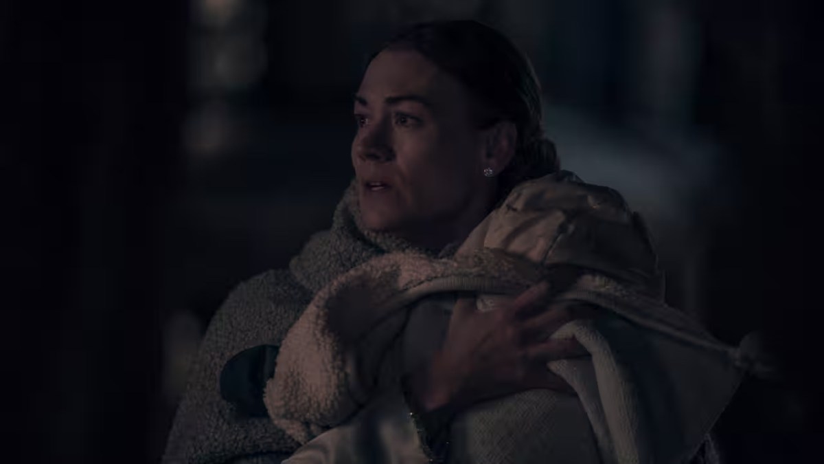 Yvonne Strahovski as Serena Joy in The Handmaid's Tale season 6 episode 9.