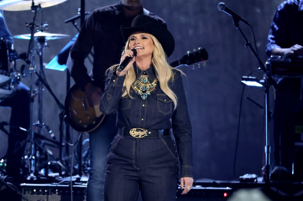 Miranda Lambert singing on stage