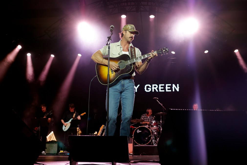 Riley Green playing guitar