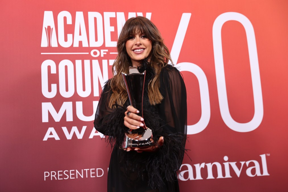 Ella Langley posing with an ACM award