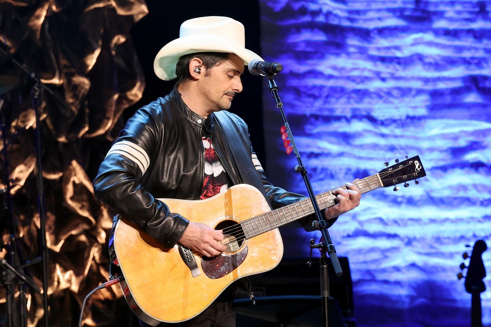 Brad Paisley playing guitar