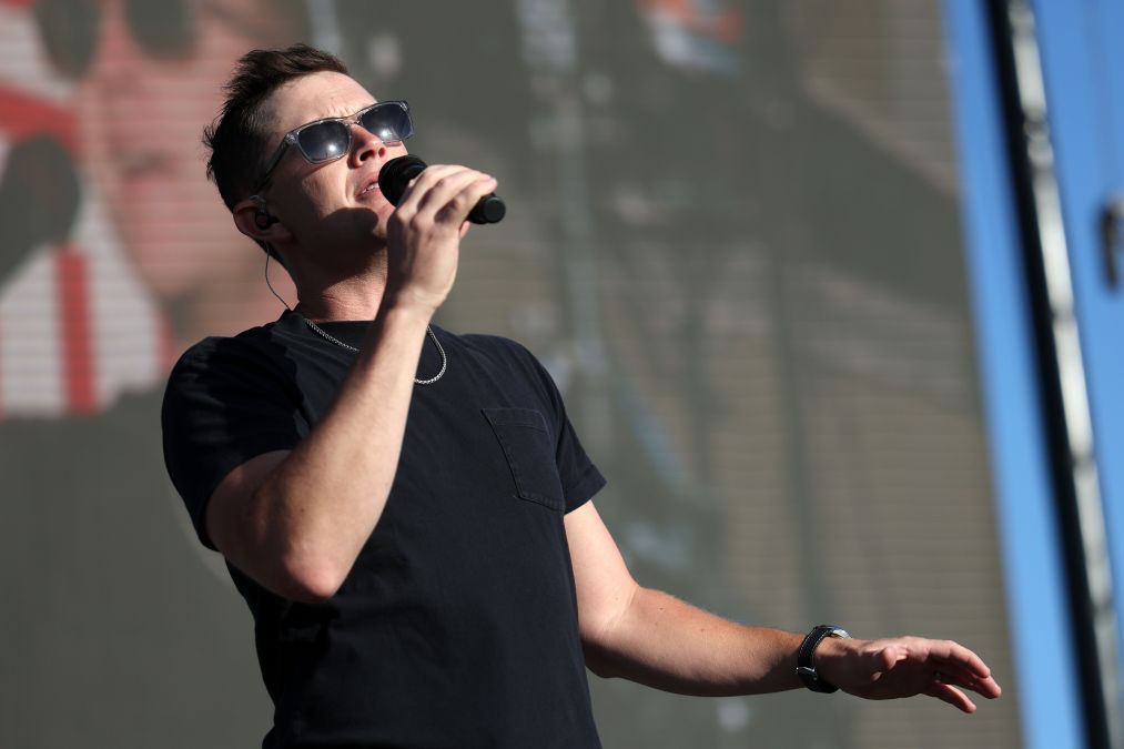 Scotty McCreery singing into a microphone