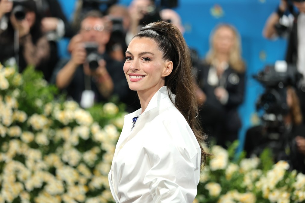 Anne Hathaway attends the 2025 Met Gala 