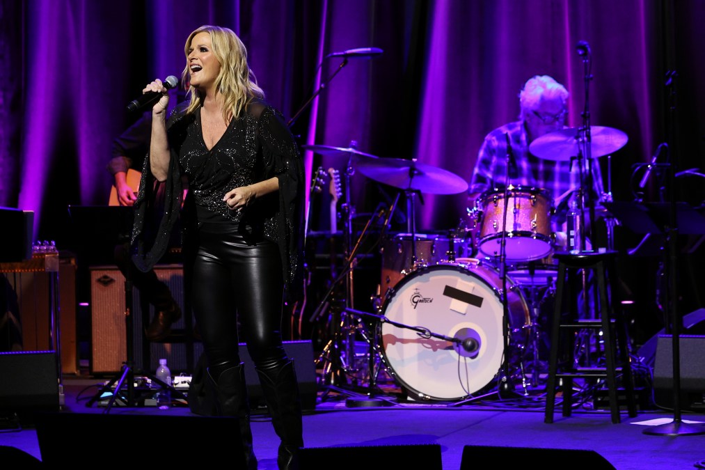 Trisha Yearwood singing on stage