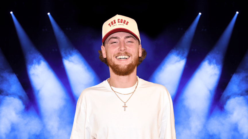 Bailey Zimmerman smiles in a white hat and t-shirt.