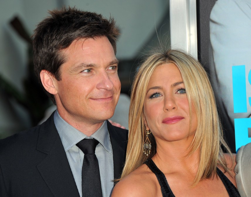  Actors Jason Bateman (L) and Jennifer Aniston