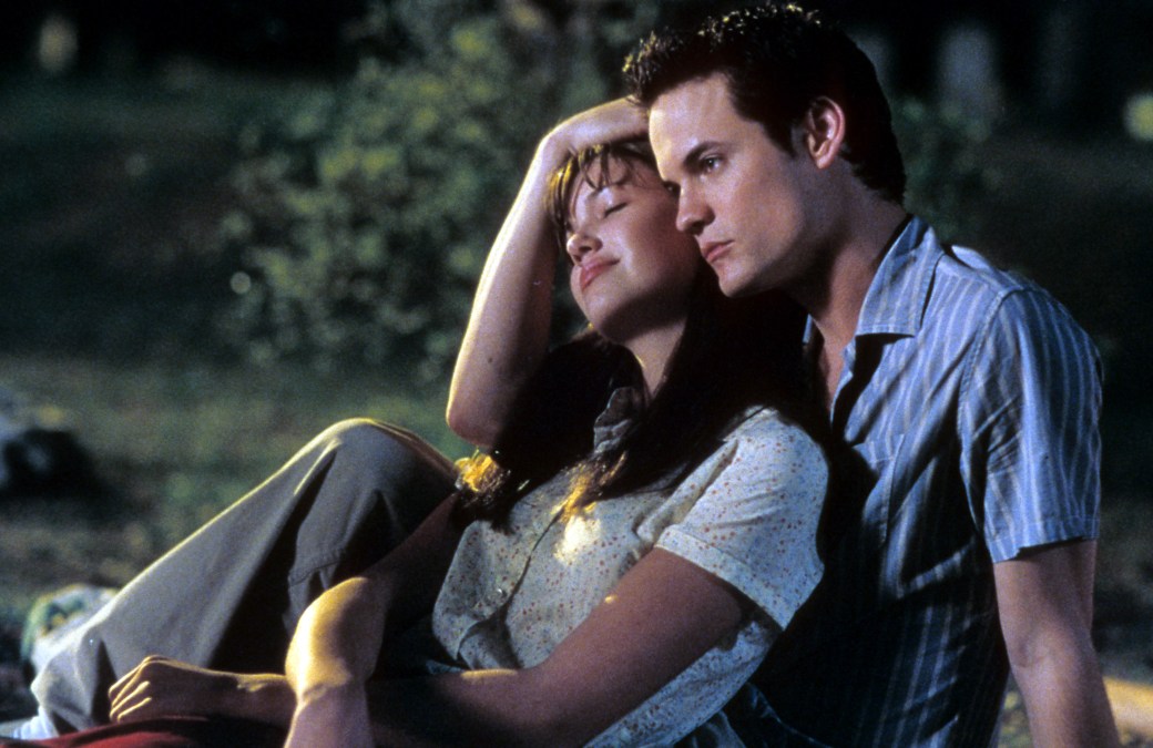 Mandy Moore is comforted by Shane West in a scene from the film 'A Walk To Remember', 