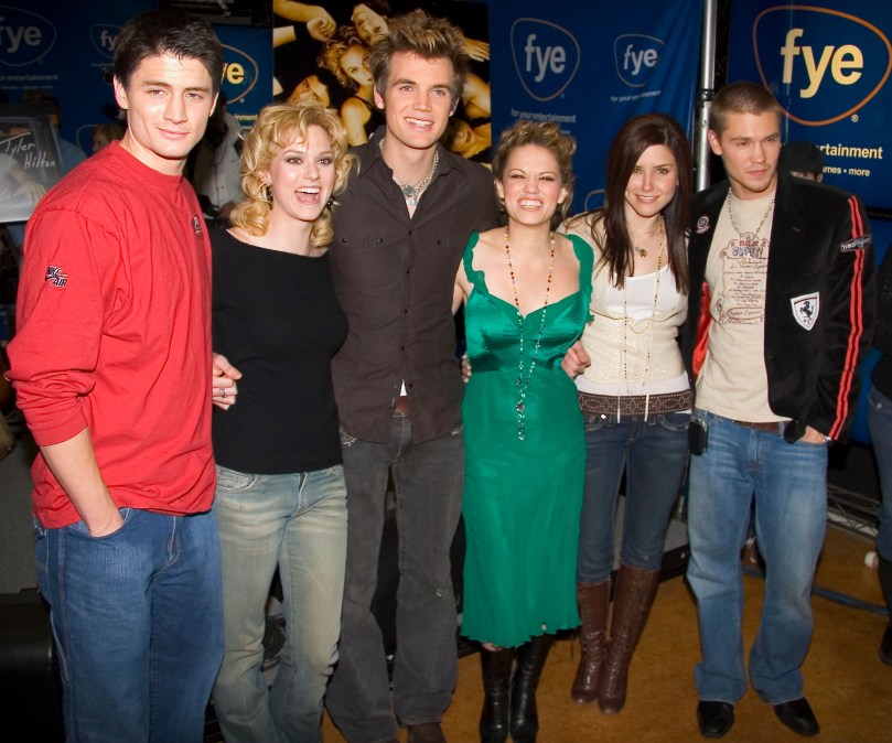 James Lafferty, Hilarie Burton, Tyler Hilton, Bethany Joy Lenz,  Sophia Bush, and Chad Michael Murray