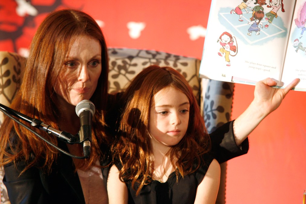 Julianne Moore and daughter Liv share a mother-daughter moment 