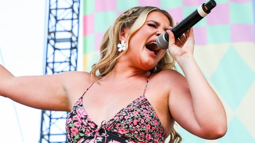 Lauren Alaina singing
