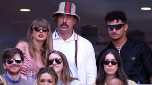 Taylor Swift and Travis Kelce and Patrick Mahomes of the Kansas City Chiefs attend the Men's Singles Final match
