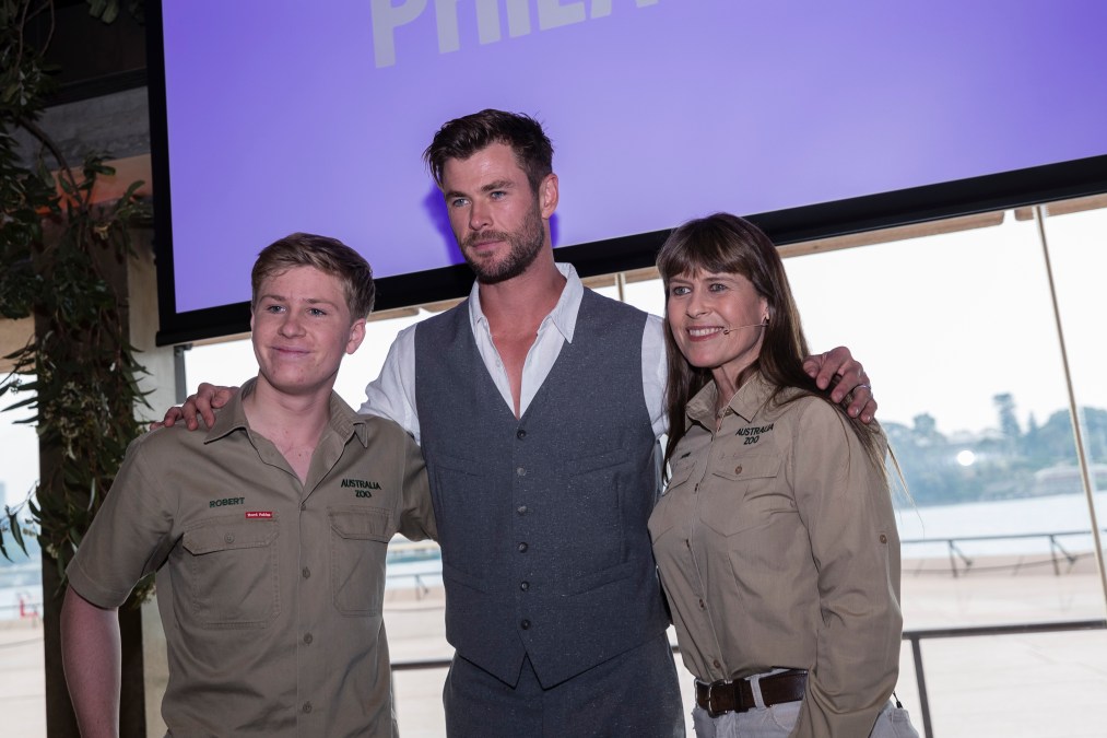 Robert Irwin Chris Hemsworth and Terri Irwin