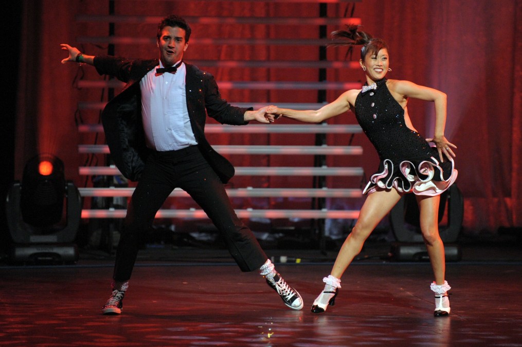 Kristi Yamaguchi & Mark Ballas dancing