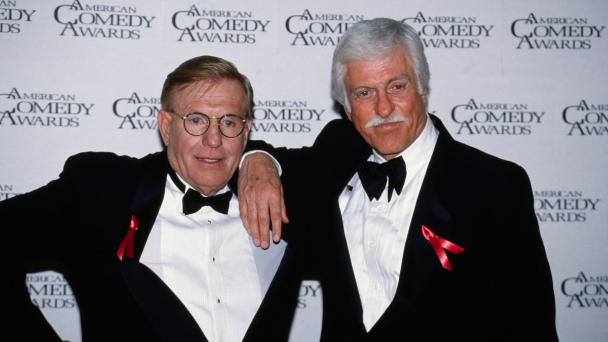 Dick Van Dyke and Jerry Van Dyke pose for pictures 
