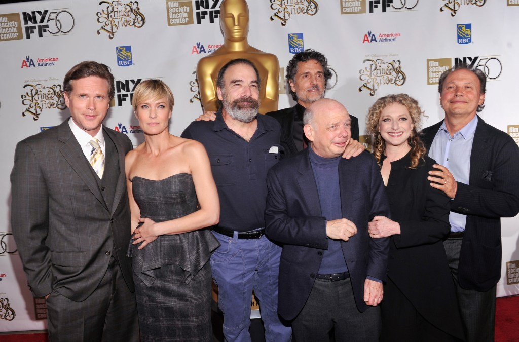 Cary Elwes, Robin Wright, Mandy Patinkin, Chris Sarandon, Wallace Shawn, Carol Kane, and Billy Crystal pose for the camera