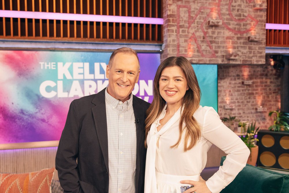 THE KELLY CLARKSON SHOW -- A5087 -- Pictured: (l-r) Dave Coulier, Kelly Clarkson -- 