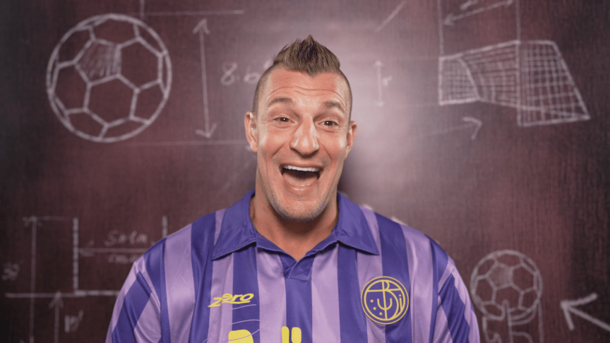 Rob Gronkowski with 'full Beckham'